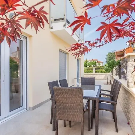Apartment With Pool
