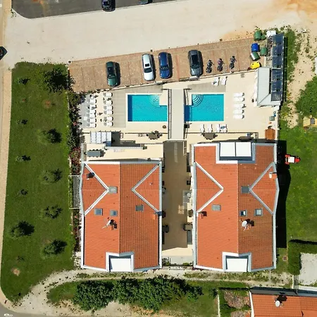 Apartment With Pool *